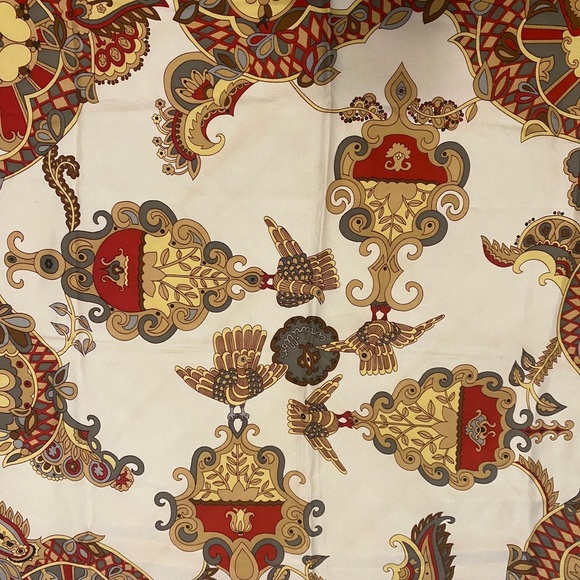 Hermès silk scarf, cream with red border. 36 x 36. - Picture 12 of 16